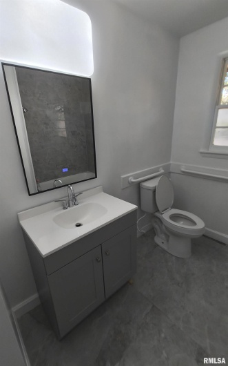 101 GLENVIEW Drive, Carbondale, Illinois 62901, 3 Bedrooms Bedrooms, 0 ,1 BathroomBathrooms,Residential,For Sale,GLENVIEW,0,RMAQC4268337