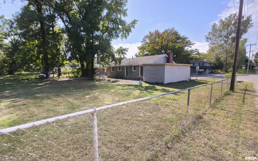 101 GLENVIEW Drive, Carbondale, Illinois 62901, 3 Bedrooms Bedrooms, 0 ,1 BathroomBathrooms,Residential,For Sale,GLENVIEW,0,RMAQC4268337