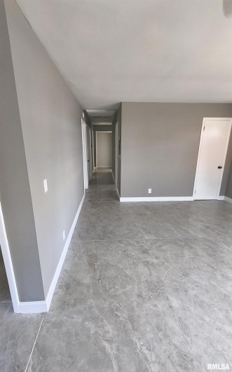 101 GLENVIEW Drive, Carbondale, Illinois 62901, 3 Bedrooms Bedrooms, 0 ,1 BathroomBathrooms,Residential,For Sale,GLENVIEW,0,RMAQC4268337