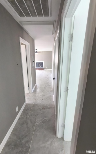 101 GLENVIEW Drive, Carbondale, Illinois 62901, 3 Bedrooms Bedrooms, 0 ,1 BathroomBathrooms,Residential,For Sale,GLENVIEW,0,RMAQC4268337