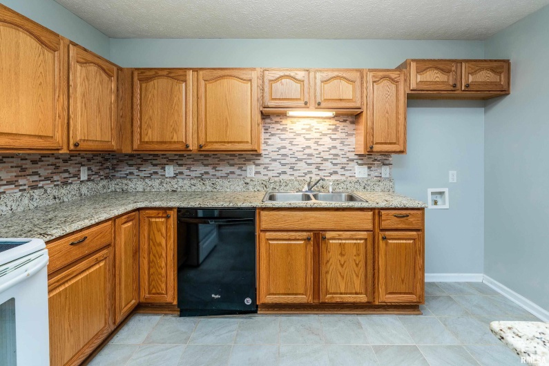 1500 APACHE Drive, Marion, Illinois 62959, 3 Bedrooms Bedrooms, 0 ,2 BathroomsBathrooms,Residential,For Sale,APACHE,0,RMAQC4268351