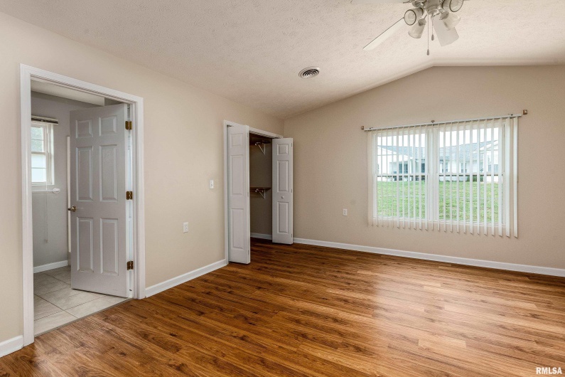 1500 APACHE Drive, Marion, Illinois 62959, 3 Bedrooms Bedrooms, 0 ,2 BathroomsBathrooms,Residential,For Sale,APACHE,0,RMAQC4268351