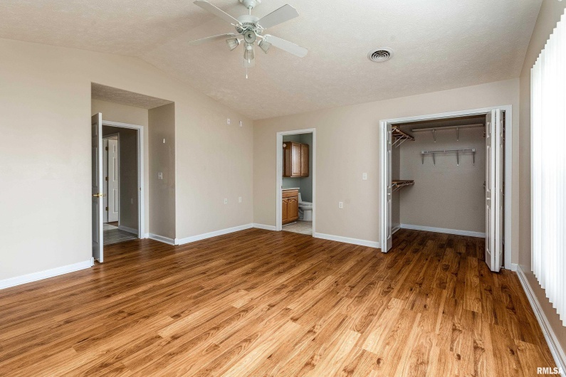 1500 APACHE Drive, Marion, Illinois 62959, 3 Bedrooms Bedrooms, 0 ,2 BathroomsBathrooms,Residential,For Sale,APACHE,0,RMAQC4268351