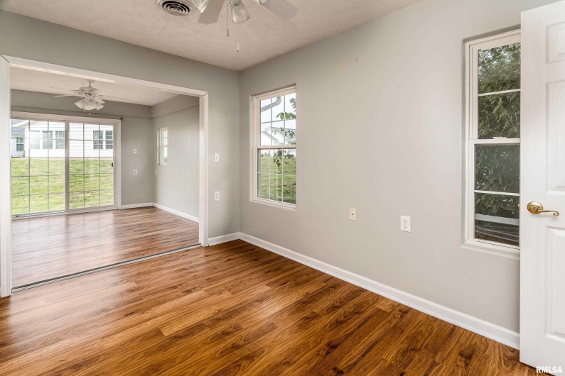 1500 APACHE Drive, Marion, Illinois 62959, 3 Bedrooms Bedrooms, 0 ,2 BathroomsBathrooms,Residential,For Sale,APACHE,0,RMAQC4268351