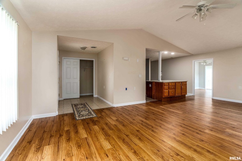 1500 APACHE Drive, Marion, Illinois 62959, 3 Bedrooms Bedrooms, 0 ,2 BathroomsBathrooms,Residential,For Sale,APACHE,0,RMAQC4268351