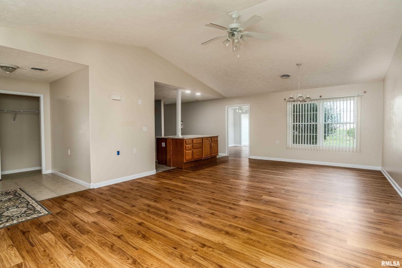 1500 APACHE Drive, Marion, Illinois 62959, 3 Bedrooms Bedrooms, 0 ,2 BathroomsBathrooms,Residential,For Sale,APACHE,0,RMAQC4268351