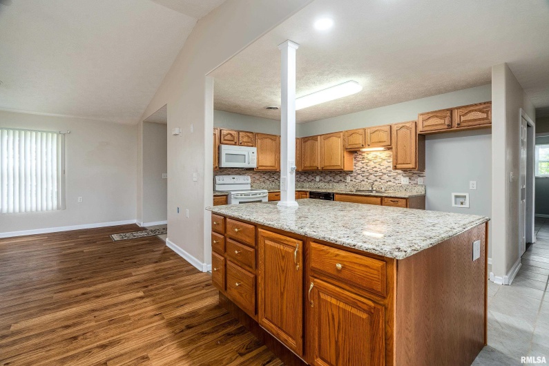 1500 APACHE Drive, Marion, Illinois 62959, 3 Bedrooms Bedrooms, 0 ,2 BathroomsBathrooms,Residential,For Sale,APACHE,0,RMAQC4268351