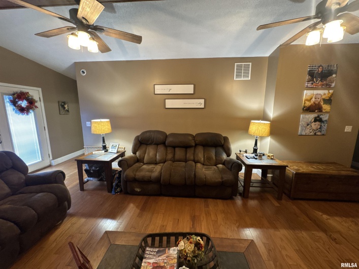 564 PLEASANT Lane, Jonesboro, Illinois 62952, 4 Bedrooms Bedrooms, 0 ,2 BathroomsBathrooms,Residential,For Sale,PLEASANT,0,RMAEB460110