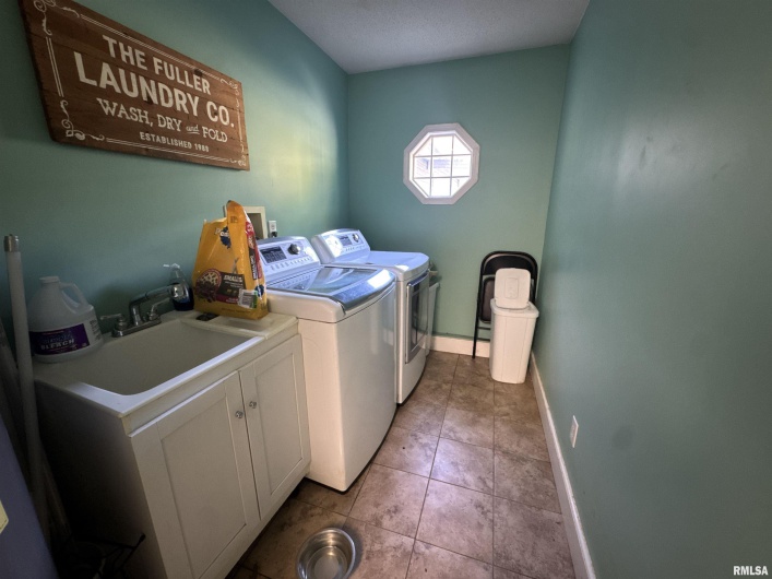 564 PLEASANT Lane, Jonesboro, Illinois 62952, 4 Bedrooms Bedrooms, 0 ,2 BathroomsBathrooms,Residential,For Sale,PLEASANT,0,RMAEB460110