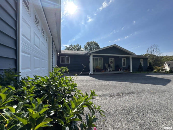 564 PLEASANT Lane, Jonesboro, Illinois 62952, 4 Bedrooms Bedrooms, 0 ,2 BathroomsBathrooms,Residential,For Sale,PLEASANT,0,RMAEB460110