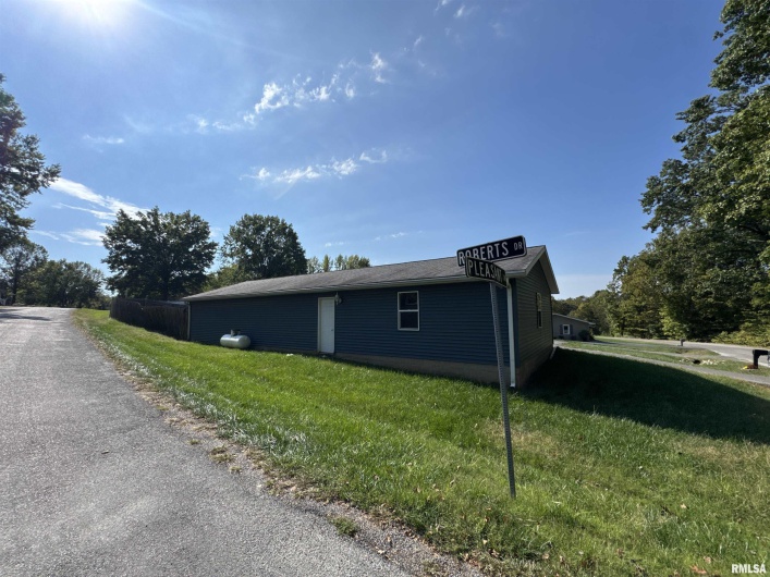 564 PLEASANT Lane, Jonesboro, Illinois 62952, 4 Bedrooms Bedrooms, 0 ,2 BathroomsBathrooms,Residential,For Sale,PLEASANT,0,RMAEB460110