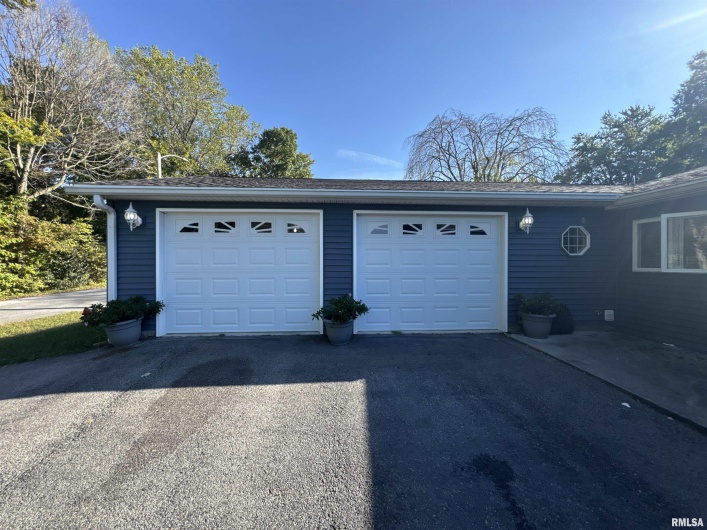 564 PLEASANT Lane, Jonesboro, Illinois 62952, 4 Bedrooms Bedrooms, 0 ,2 BathroomsBathrooms,Residential,For Sale,PLEASANT,0,RMAEB460110
