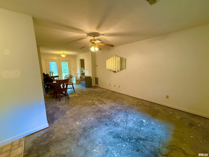 8090 Southfork Road, Marion, Illinois 62959, 0 , 0 ,0,Residential Income,For Sale,Southfork,0,RMAEB460119