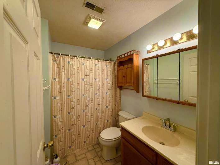 8090 Southfork Road, Marion, Illinois 62959, 0 , 0 ,0,Residential Income,For Sale,Southfork,0,RMAEB460119