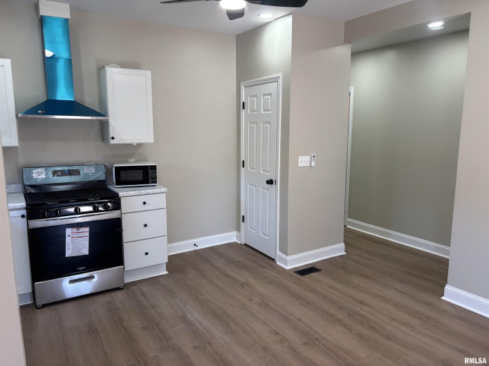 312 SYCAMORE Street, Carbondale, Illinois 62901, 3 Bedrooms Bedrooms, 0 ,2 BathroomsBathrooms,Residential,For Sale,SYCAMORE,0,RMAEB460121