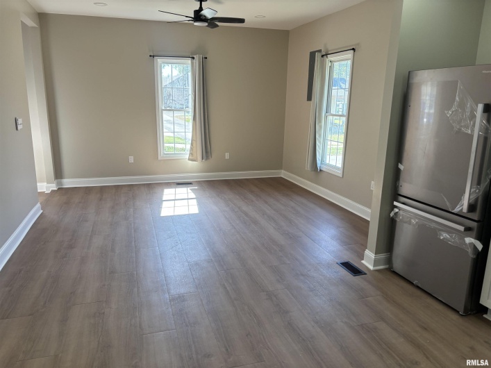 312 SYCAMORE Street, Carbondale, Illinois 62901, 3 Bedrooms Bedrooms, 0 ,2 BathroomsBathrooms,Residential,For Sale,SYCAMORE,0,RMAEB460121