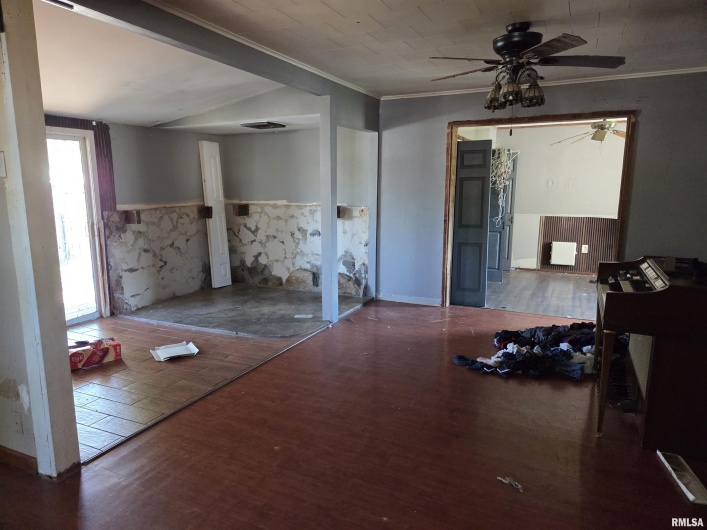 500 19TH Street, Herrin, Illinois 62948, 4 Bedrooms Bedrooms, 0 ,1 BathroomBathrooms,Residential,For Sale,19TH,0,RMAEB460125