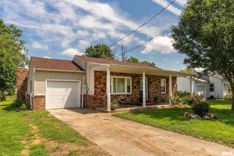 1704 Copeland Street, Marion, Illinois 62959, 3 Bedrooms Bedrooms, 0 ,2 BathroomsBathrooms,Residential,For Sale,Copeland,0,RMAEB459053