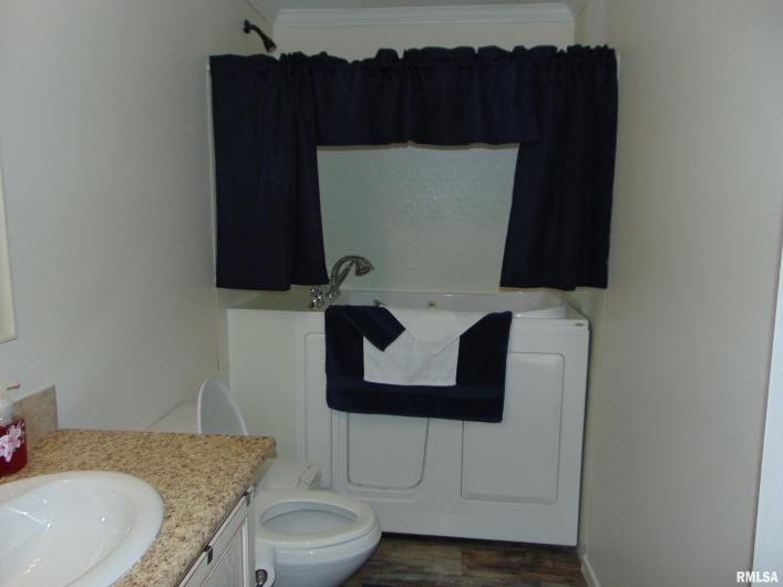7 Chamnesstown Road, Elkville, Illinois 62932, 2 Bedrooms Bedrooms, 0 ,2 BathroomsBathrooms,Residential,For Sale,Chamnesstown,0,RMAEB460133