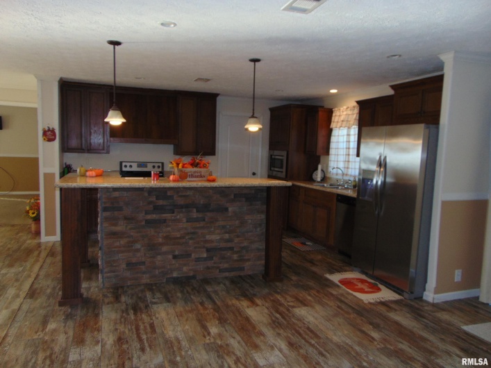 7 Chamnesstown Road, Elkville, Illinois 62932, 2 Bedrooms Bedrooms, 0 ,2 BathroomsBathrooms,Residential,For Sale,Chamnesstown,0,RMAEB460133
