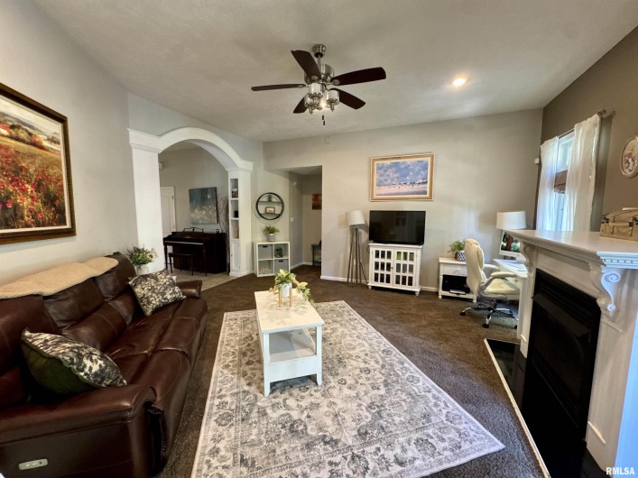 1801 COLONIAL Drive, Marion, Illinois 62959, 3 Bedrooms Bedrooms, 0 ,3 BathroomsBathrooms,Residential,For Sale,COLONIAL,0,RMAEB460134