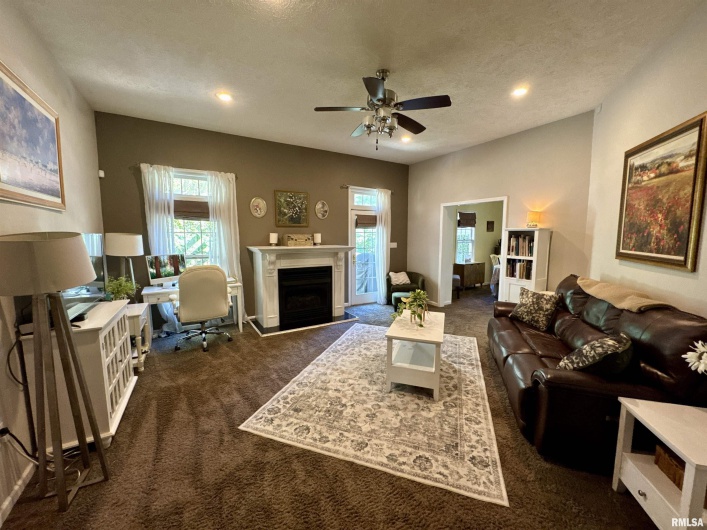 1801 COLONIAL Drive, Marion, Illinois 62959, 3 Bedrooms Bedrooms, 0 ,3 BathroomsBathrooms,Residential,For Sale,COLONIAL,0,RMAEB460134