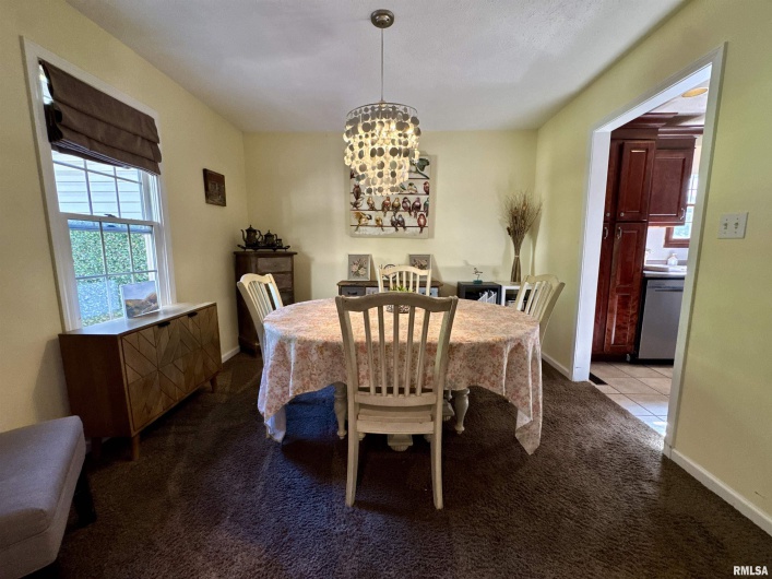1801 COLONIAL Drive, Marion, Illinois 62959, 3 Bedrooms Bedrooms, 0 ,3 BathroomsBathrooms,Residential,For Sale,COLONIAL,0,RMAEB460134