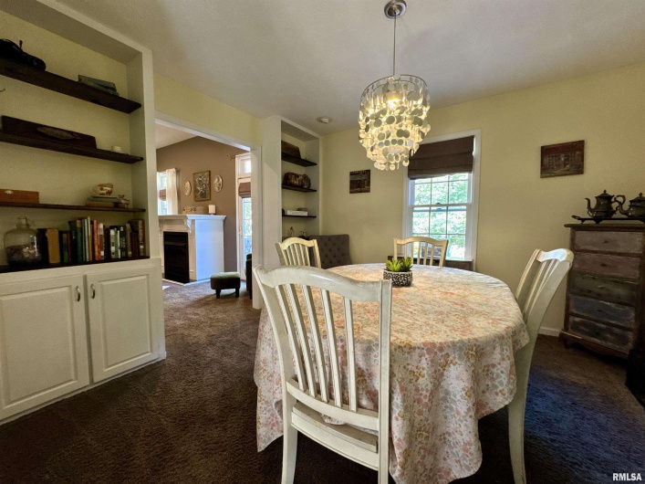 1801 COLONIAL Drive, Marion, Illinois 62959, 3 Bedrooms Bedrooms, 0 ,3 BathroomsBathrooms,Residential,For Sale,COLONIAL,0,RMAEB460134