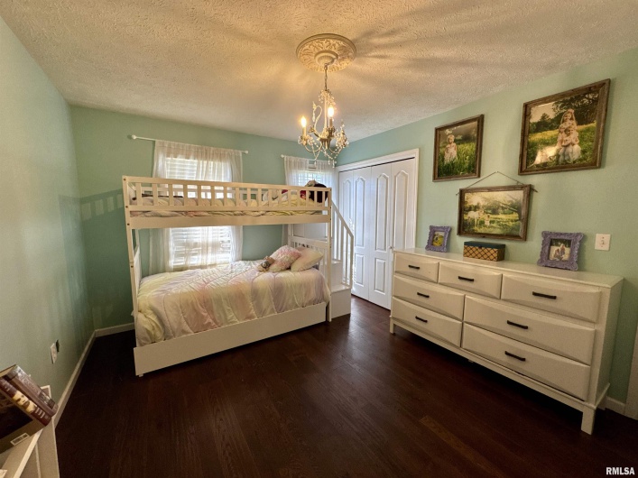 1801 COLONIAL Drive, Marion, Illinois 62959, 3 Bedrooms Bedrooms, 0 ,3 BathroomsBathrooms,Residential,For Sale,COLONIAL,0,RMAEB460134