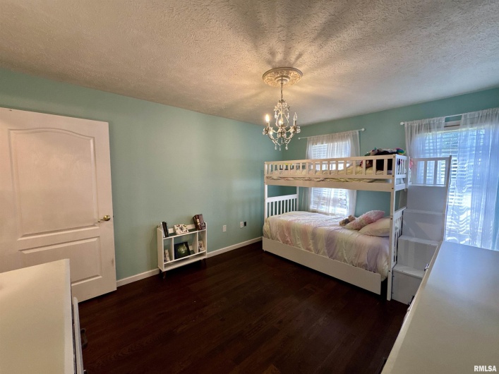 1801 COLONIAL Drive, Marion, Illinois 62959, 3 Bedrooms Bedrooms, 0 ,3 BathroomsBathrooms,Residential,For Sale,COLONIAL,0,RMAEB460134