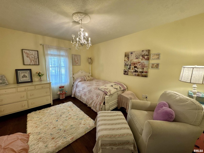 1801 COLONIAL Drive, Marion, Illinois 62959, 3 Bedrooms Bedrooms, 0 ,3 BathroomsBathrooms,Residential,For Sale,COLONIAL,0,RMAEB460134