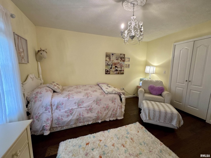 1801 COLONIAL Drive, Marion, Illinois 62959, 3 Bedrooms Bedrooms, 0 ,3 BathroomsBathrooms,Residential,For Sale,COLONIAL,0,RMAEB460134