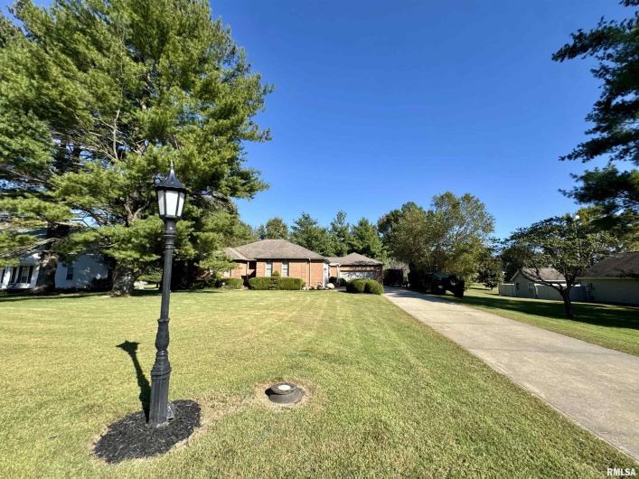 1801 COLONIAL Drive, Marion, Illinois 62959, 3 Bedrooms Bedrooms, 0 ,3 BathroomsBathrooms,Residential,For Sale,COLONIAL,0,RMAEB460134