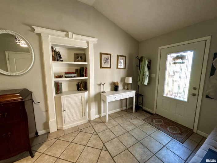 1801 COLONIAL Drive, Marion, Illinois 62959, 3 Bedrooms Bedrooms, 0 ,3 BathroomsBathrooms,Residential,For Sale,COLONIAL,0,RMAEB460134