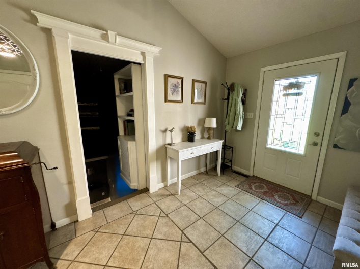 1801 COLONIAL Drive, Marion, Illinois 62959, 3 Bedrooms Bedrooms, 0 ,3 BathroomsBathrooms,Residential,For Sale,COLONIAL,0,RMAEB460134