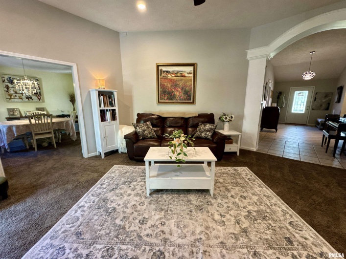 1801 COLONIAL Drive, Marion, Illinois 62959, 3 Bedrooms Bedrooms, 0 ,3 BathroomsBathrooms,Residential,For Sale,COLONIAL,0,RMAEB460134