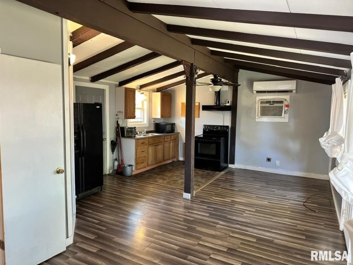 10647 PASADENA Road, Carbondale, Illinois 62901, 1 Bedroom Bedrooms, 0 ,1 BathroomBathrooms,Residential,For Sale,PASADENA,0,RMAEB460136
