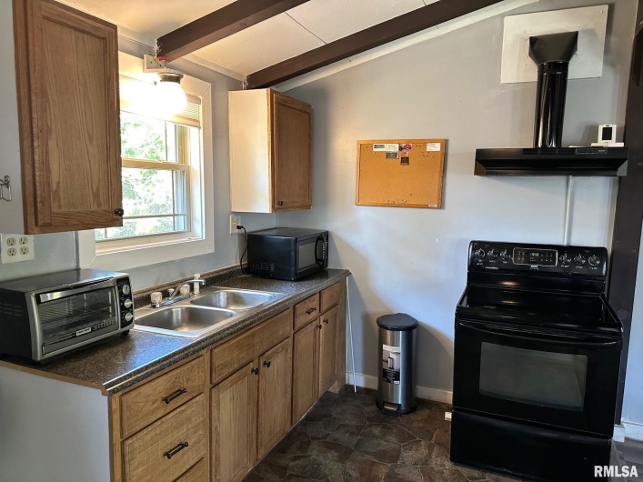 10647 PASADENA Road, Carbondale, Illinois 62901, 1 Bedroom Bedrooms, 0 ,1 BathroomBathrooms,Residential,For Sale,PASADENA,0,RMAEB460136