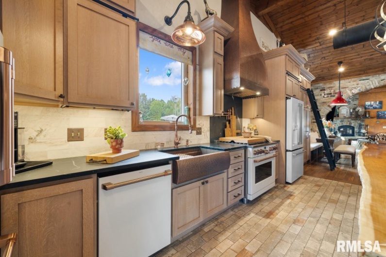 965 Corzine Road, Buncombe, Illinois 62912, 5 Bedrooms Bedrooms, 0 ,5 BathroomsBathrooms,Residential,For Sale,Corzine,0,RMACA1039907