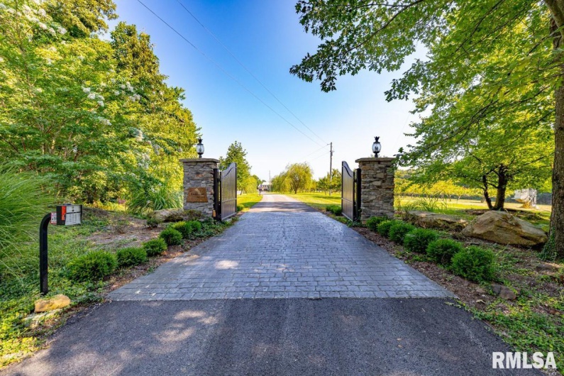 965 Corzine Road, Buncombe, Illinois 62912, 5 Bedrooms Bedrooms, 0 ,5 BathroomsBathrooms,Residential,For Sale,Corzine,0,RMACA1039907