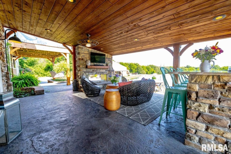 965 Corzine Road, Buncombe, Illinois 62912, 5 Bedrooms Bedrooms, 0 ,5 BathroomsBathrooms,Residential,For Sale,Corzine,0,RMACA1039907