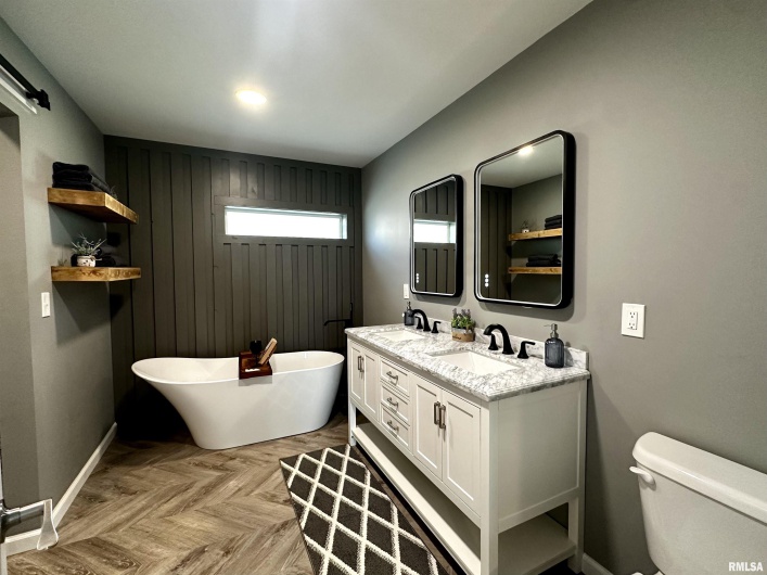 575 5TH Street, Omaha, Illinois 62930, 3 Bedrooms Bedrooms, 0 ,2 BathroomsBathrooms,Residential,For Sale,5TH,0,RMAQC4268460