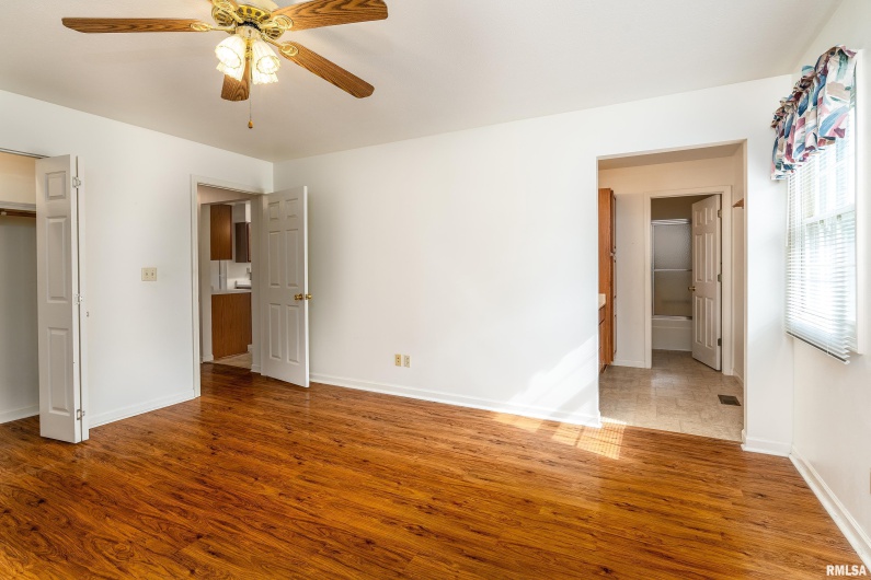 102 THOMAS Road, Carbondale, Illinois 62902, 3 Bedrooms Bedrooms, 0 ,2 BathroomsBathrooms,Residential,For Sale,THOMAS,0,RMAEB460144