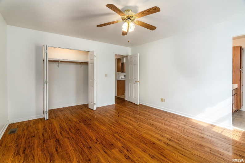 102 THOMAS Road, Carbondale, Illinois 62902, 3 Bedrooms Bedrooms, 0 ,2 BathroomsBathrooms,Residential,For Sale,THOMAS,0,RMAEB460144