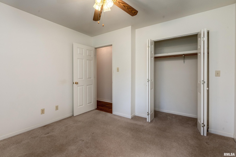 102 THOMAS Road, Carbondale, Illinois 62902, 3 Bedrooms Bedrooms, 0 ,2 BathroomsBathrooms,Residential,For Sale,THOMAS,0,RMAEB460144