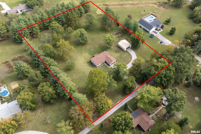 102 THOMAS Road, Carbondale, Illinois 62902, 3 Bedrooms Bedrooms, 0 ,2 BathroomsBathrooms,Residential,For Sale,THOMAS,0,RMAEB460144