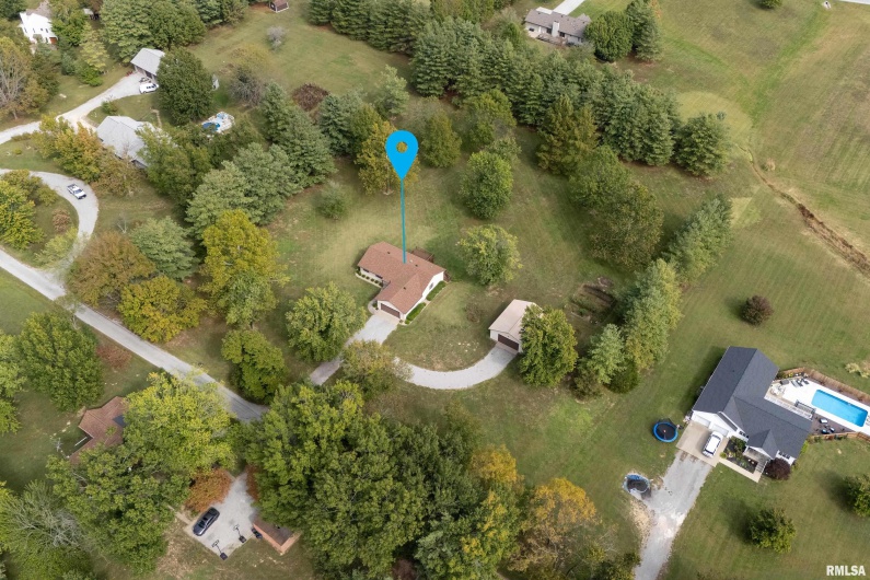 102 THOMAS Road, Carbondale, Illinois 62902, 3 Bedrooms Bedrooms, 0 ,2 BathroomsBathrooms,Residential,For Sale,THOMAS,0,RMAEB460144