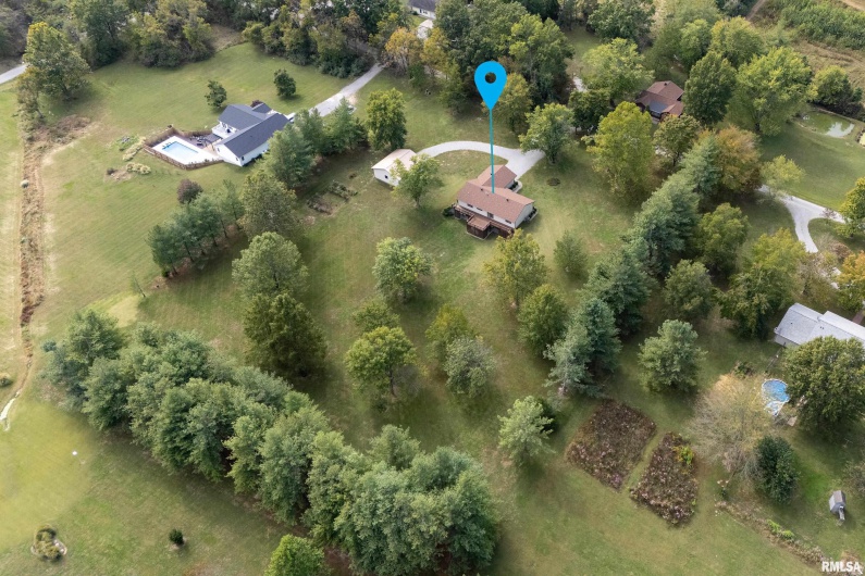 102 THOMAS Road, Carbondale, Illinois 62902, 3 Bedrooms Bedrooms, 0 ,2 BathroomsBathrooms,Residential,For Sale,THOMAS,0,RMAEB460144
