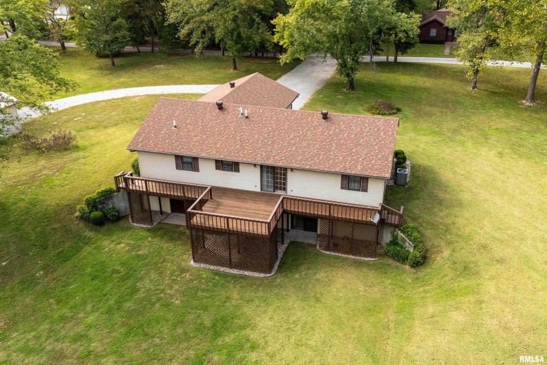 102 THOMAS Road, Carbondale, Illinois 62902, 3 Bedrooms Bedrooms, 0 ,2 BathroomsBathrooms,Residential,For Sale,THOMAS,0,RMAEB460144