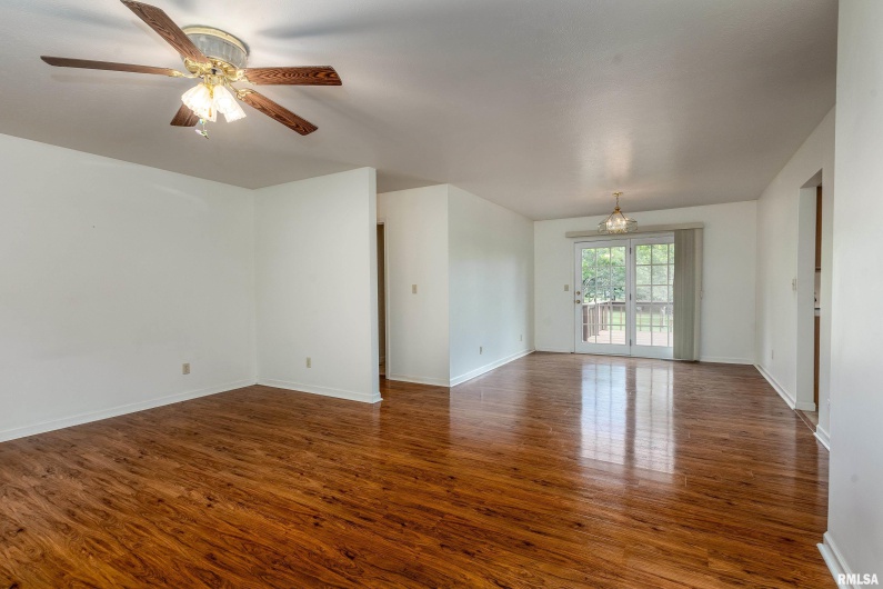 102 THOMAS Road, Carbondale, Illinois 62902, 3 Bedrooms Bedrooms, 0 ,2 BathroomsBathrooms,Residential,For Sale,THOMAS,0,RMAEB460144